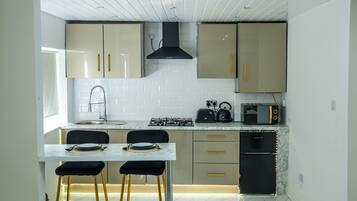 House | Private kitchen | Fridge, microwave, oven, stovetop