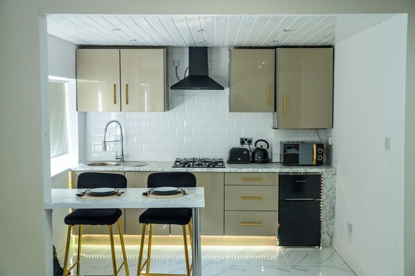 Rumah | Dapur pribadi | Lemari es, microwave, oven, dan kompor