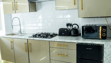 House | Private kitchen | Fridge, microwave, oven, stovetop