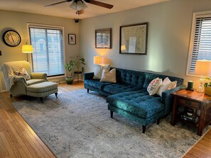 Smart TV, computer monitors, printers - Cozy home, minutes from lakeshore! (Spring Lake)