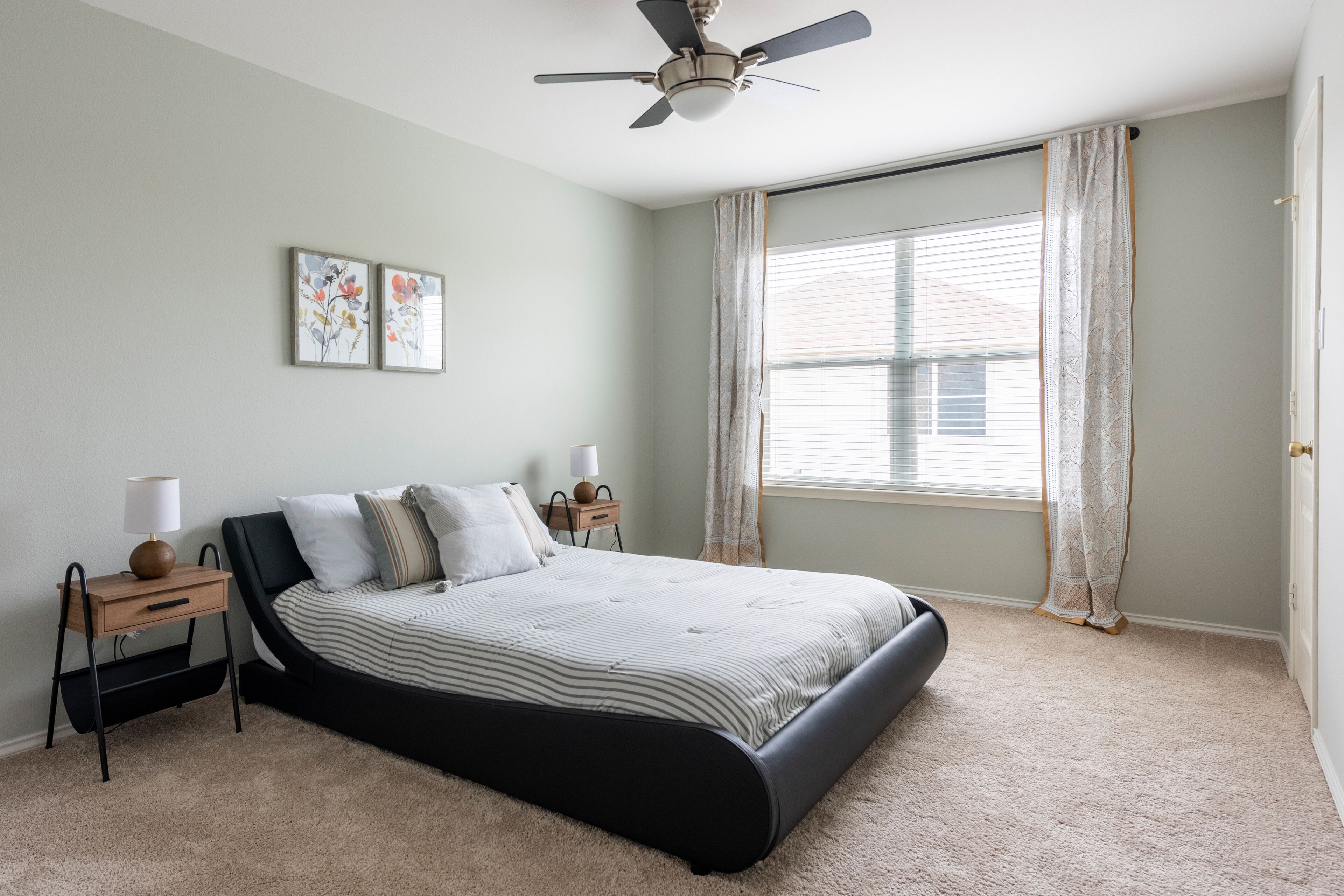 Spacious 5 bedroom house with a pool