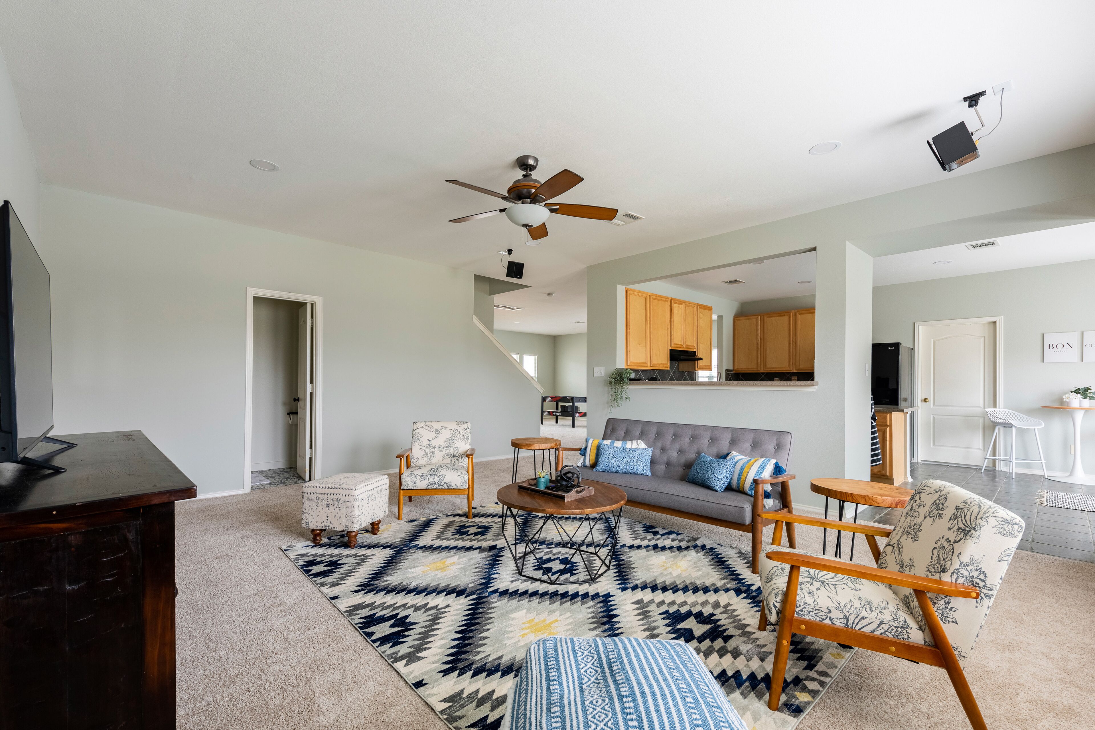 Spacious 5 bedroom house with a pool