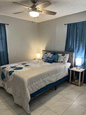 2 bedrooms, desk, iron/ironing board, free WiFi - Entire residence 2-2, 🔥 pit, ping pong table, games, fenced backyard, 🐶 (Crystal River)