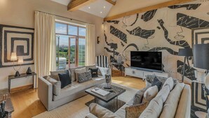 TV, fireplace, offices - Hilltop View with Hot Tub (Brecon)