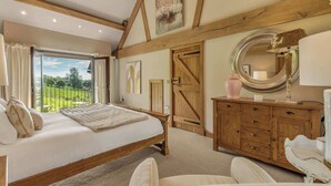 4 bedrooms, iron/ironing board, WiFi, bed sheets - Hilltop View with Hot Tub (Brecon)