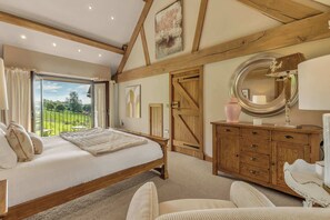 4 chambres, fer et planche à repasser, lit parapluie, Wi-Fi