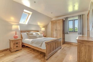 4 多间卧室、熨斗/熨衣板、旅行婴儿床、WiFi