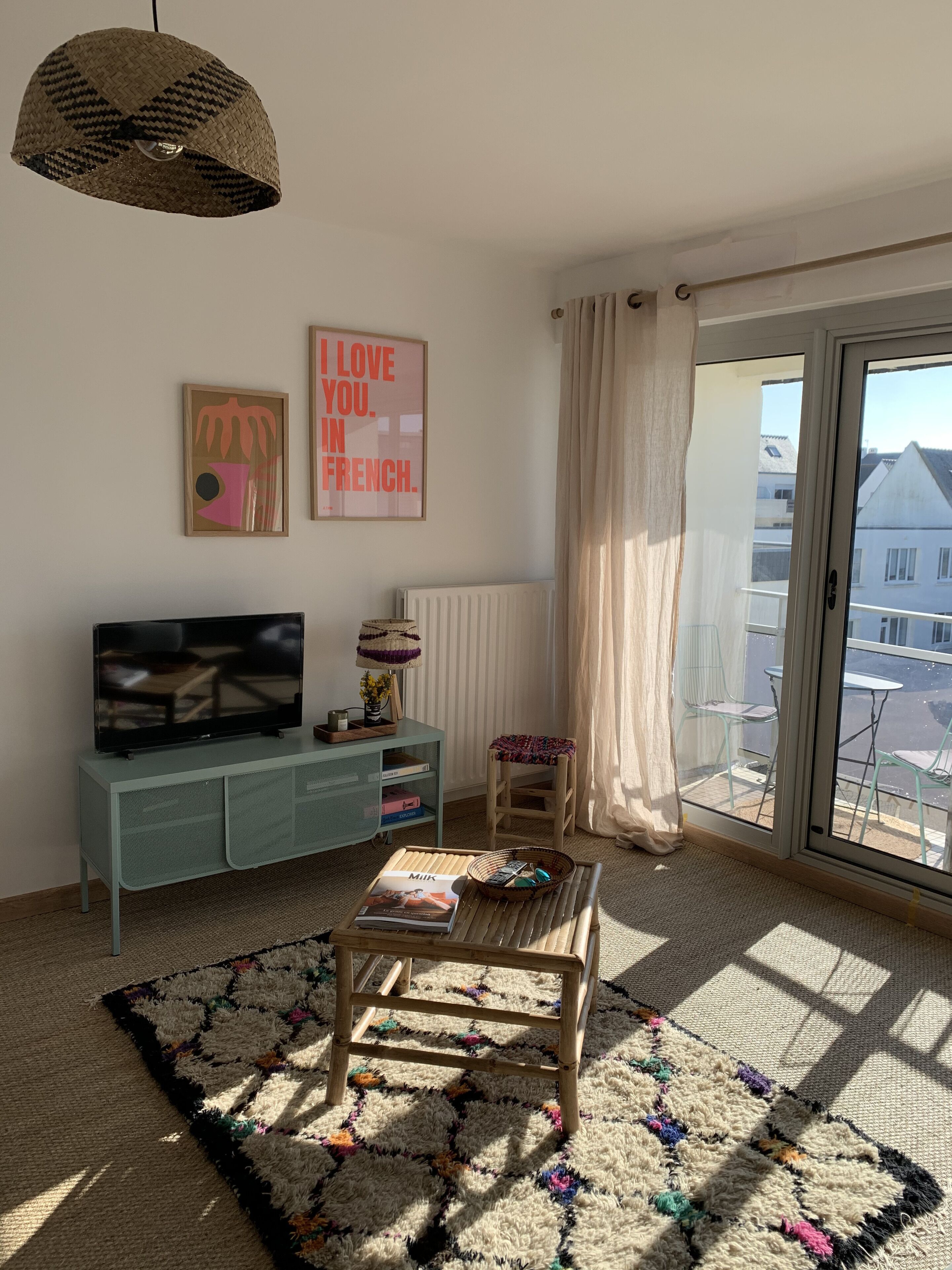 Studio with sea view balcony, 100 meters from the beach