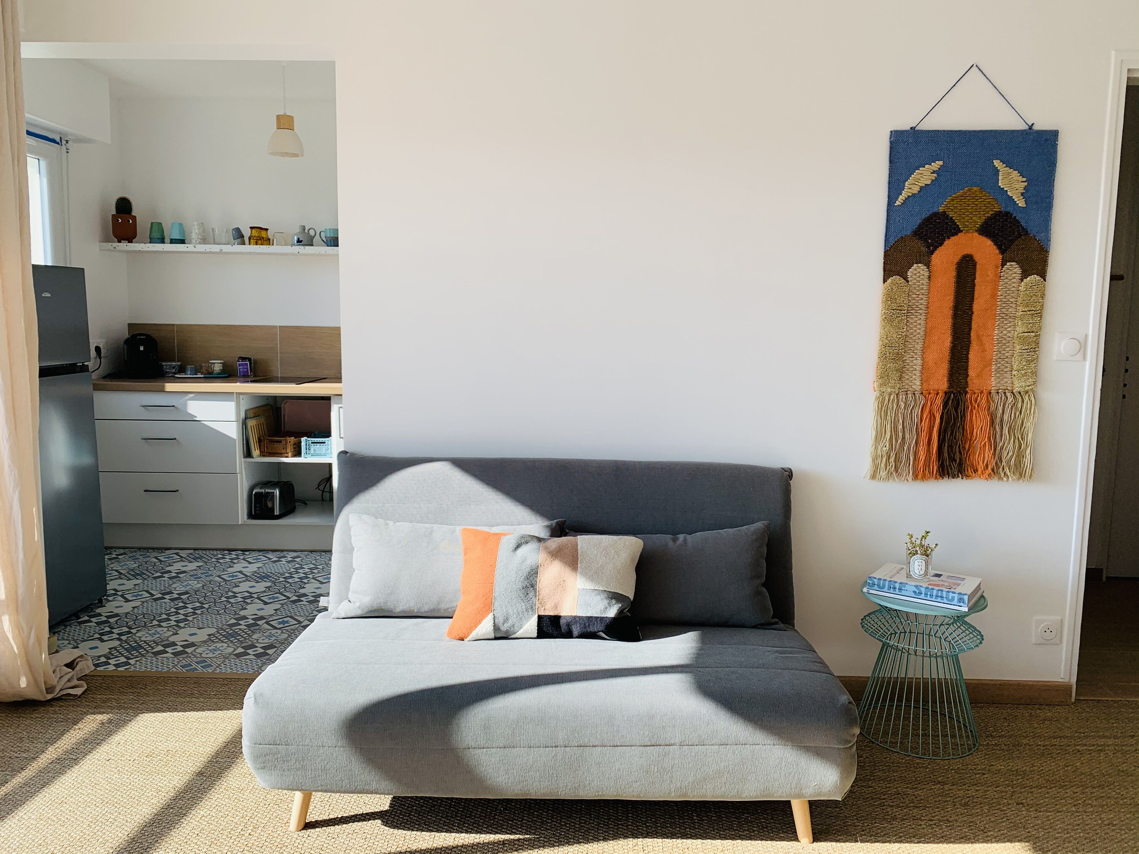 Studio with sea view balcony, 100 meters from the beach