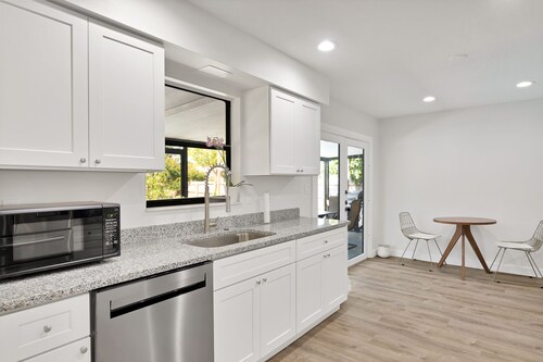 Relax and Unwind in 2 BR apt with Private Heated Pool