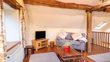 Cottage | 2 bedrooms, individually decorated, individually furnished, free WiFi