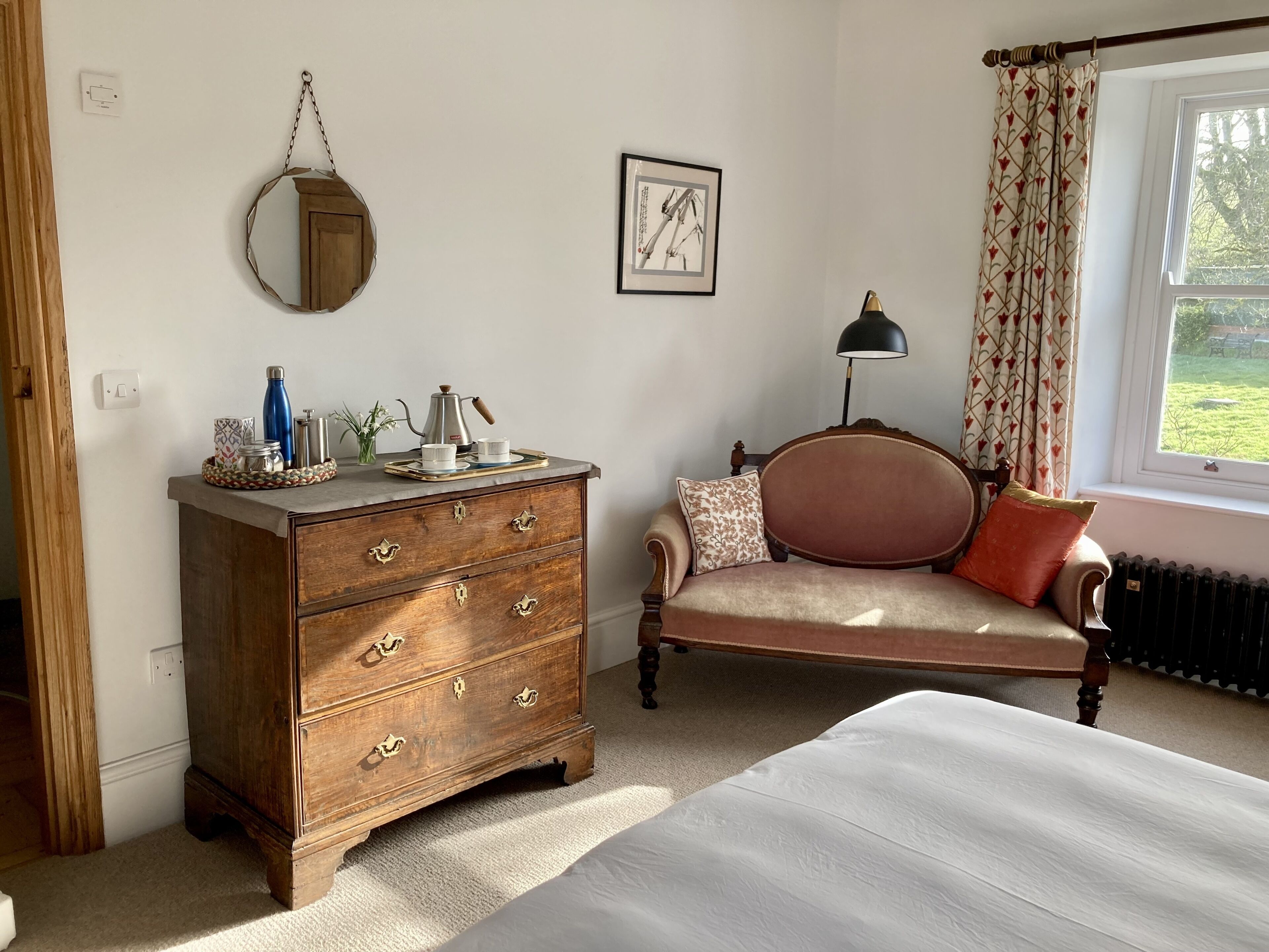 Deluxe szoba kétszemélyes ággyal, fürdőszobával, kilátással a kertre | 1 hálószoba