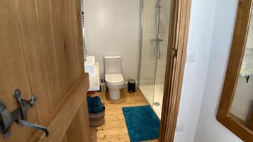 Habitación doble, baño privado, vistas al jardín | 1 dormitorio