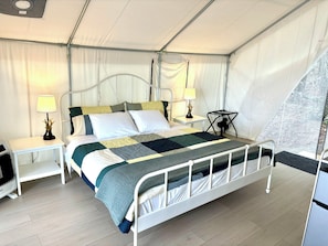 1 bedroom, bed sheets