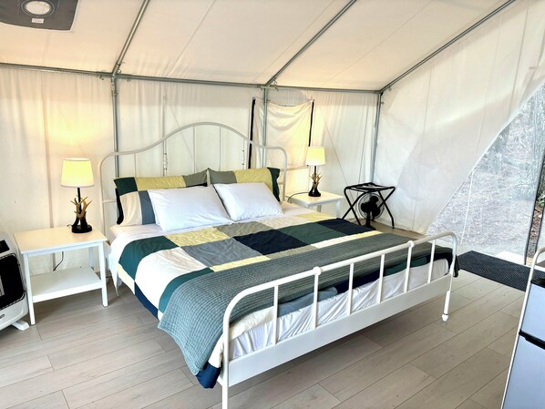 1 bedroom, bed sheets