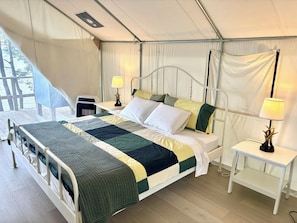 1 bedroom, bed sheets