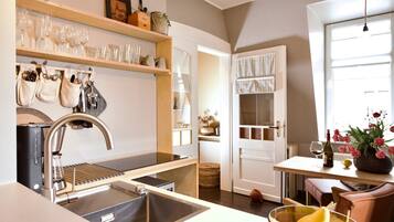 Fridge, coffee/tea maker, electric kettle, toaster