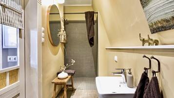 Shower, hair dryer, towels, toilet paper