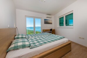 3 bedrooms, in-room safe, iron/ironing board, travel crib - Villa with exceptional views (Labin)