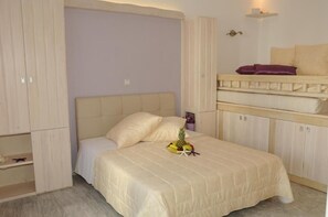 Luxury Studio, 2 Double Beds | In-room safe, free WiFi - Starlight Luxury Studios (Mykonos)