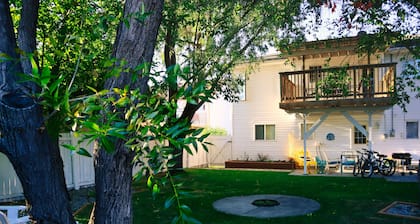 1603 The Lakefront House