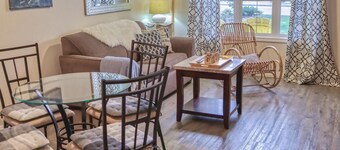 1603 The Lakefront House