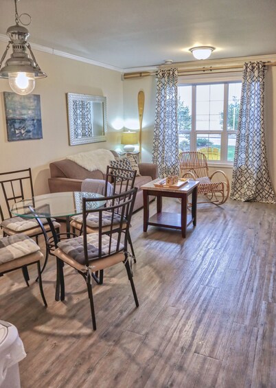 1603 The Lakefront House