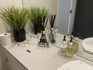 Combined shower/tub, hair dryer, towels, soap