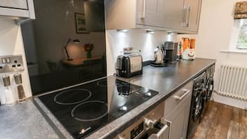 Cottage | Bếp riêng | Tủ lạnh, máy rửa bát, ấm điện, lò nướng bánh mì