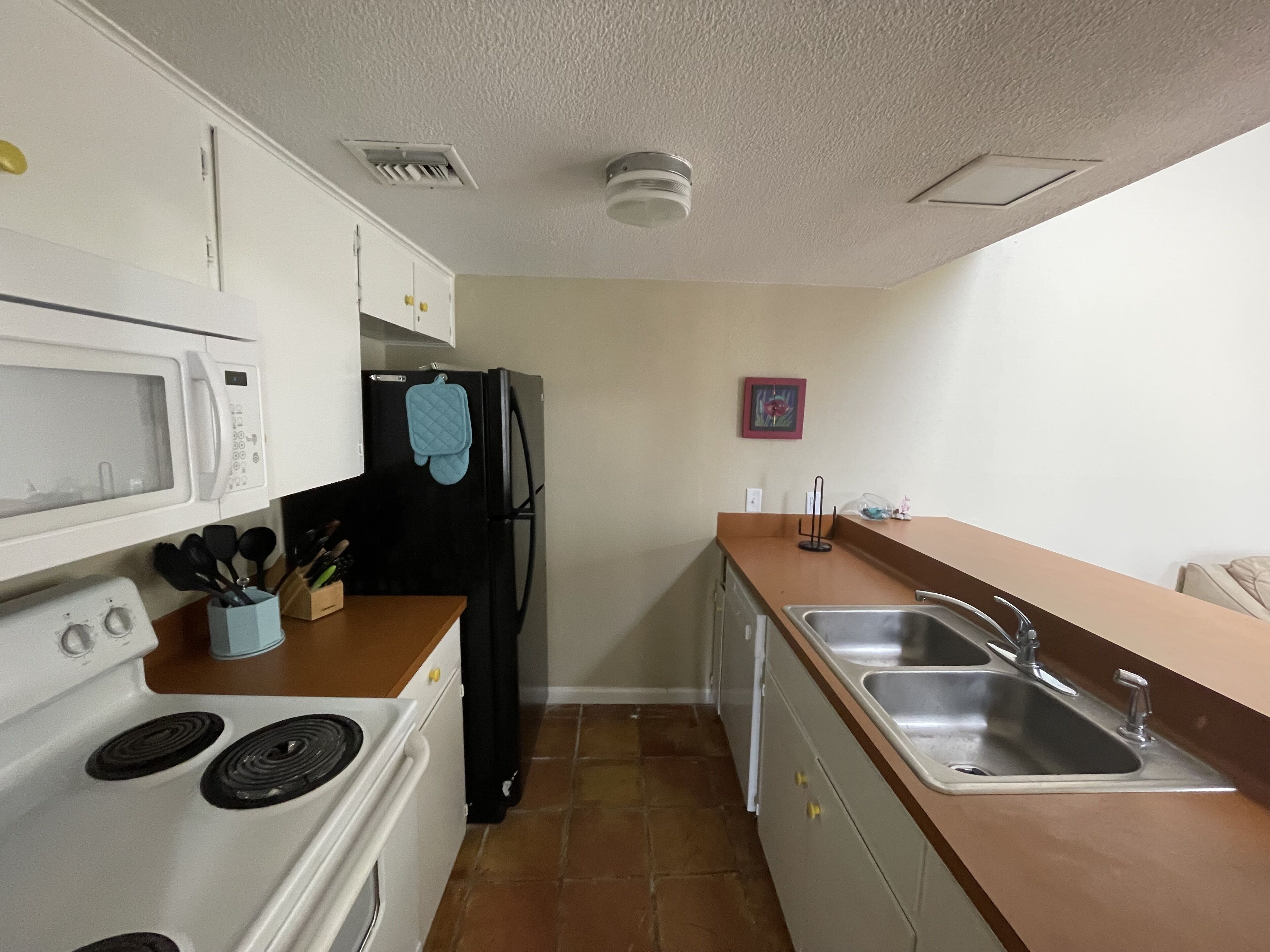 Beach Retreat Minutes to the Beach and just steps to the Pool!!