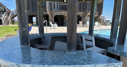 Beach Retreat Minutes to the Beach and just steps to the Pool!!