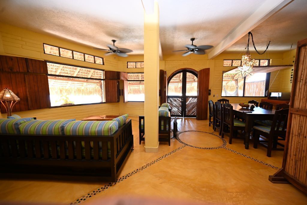 Casa Flores Del Mar - Ocean Front Garden Oasis