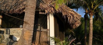 Casa Flores Del Mar - Ocean Front Garden Oasis