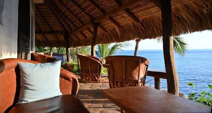 Casa Flores Del Mar - Ocean Front Garden Oasis