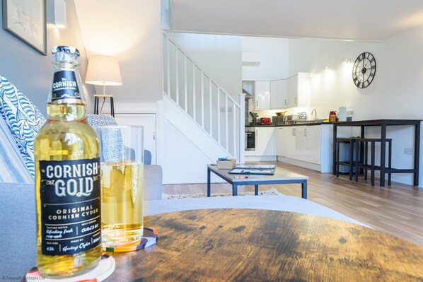 Relax in a welcoming space with a bottle of wine, a staircase, and a fully equipped kitchen.