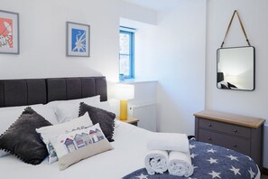 3 室のベッドルーム、アイロン / アイロン台、旅行用ベビーベッド、WiFi (無料)