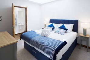 3 chambres, fer et planche à repasser, lit parapluie, Wi-Fi gratuit