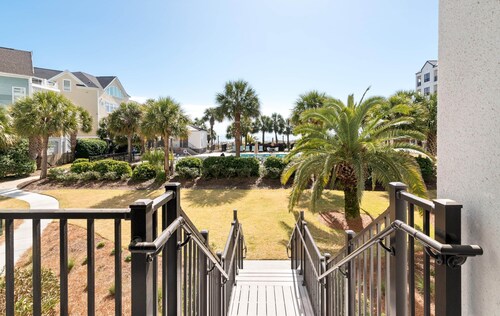 Summer House 109 - 30 Seconds to Sand!