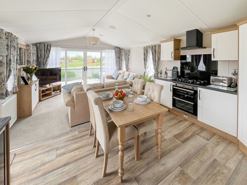 Sandy Shore - UK37724