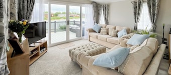 Sandy Shore - UK37724