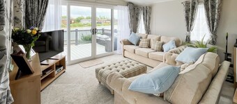 Sandy Shore - UK37724