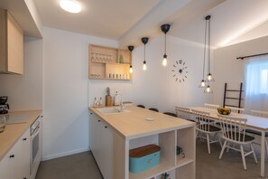 Fridge, microwave, oven, stovetop