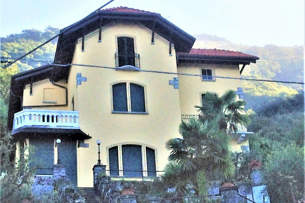Room in period villa, with private bathroom and large shared terrace