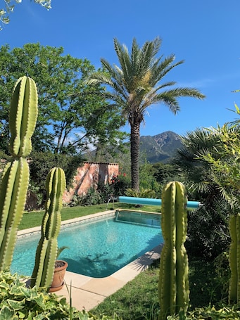 Piscina all'aperto. Comfortable home.