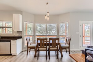 Dining - Canyon Lake Retreat, Pets Welcome. WIFI, 3 blocks from boat ramp 6 (Canyon Lake)