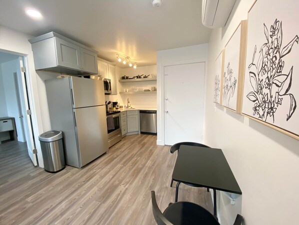 Dishwasher - Convenient Downtown Location * Queen Bed * Self Check-In (Salt Lake City)