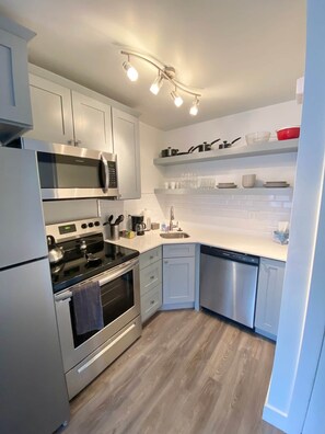 Dishwasher - Convenient Downtown Location * Queen Bed * Self Check-In (Salt Lake City)