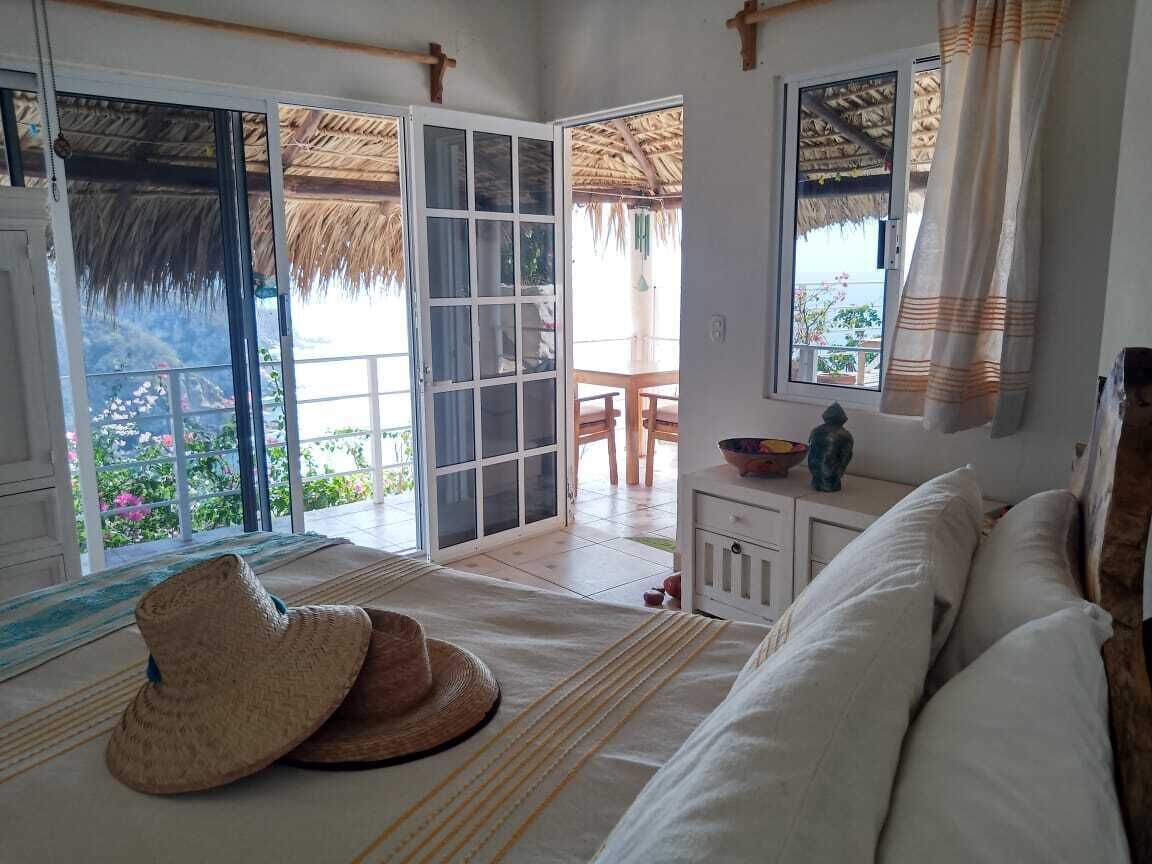 Casita Sarafina - Spectacular Ocean Front Bungalow