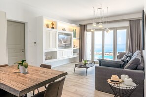 Smart-TV, DVD-Player, Stereoanlage, Drucker