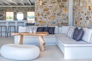 Smart-TV, DVD-Player, Stereoanlage, Drucker